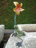 Kikker en lieveheersbeestje op gepatineerde bronzen bloem, Ophalen, Brons