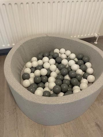 Ballenbad beschikbaar voor biedingen