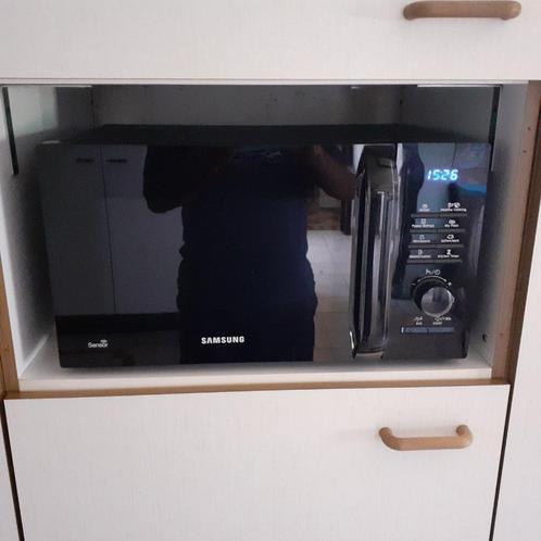 Microgolf vrijstaand, een 2 jaar oud is en weinig gebruikt., Elektronische apparatuur, Ovens, Zo goed als nieuw, Vrijstaand, Ophalen of Verzenden