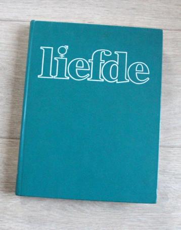 Liefde van Harkel, Robert L. 327 pagina's  disponible aux enchères