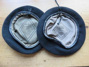 2 zwarte baretten ABL 1976-1982 beschikbaar voor biedingen