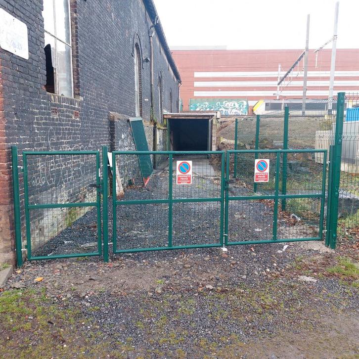 À LOUER – Grand garage / espace de stockage – Namur (5000), Immo, Garages en Parkeerplaatsen