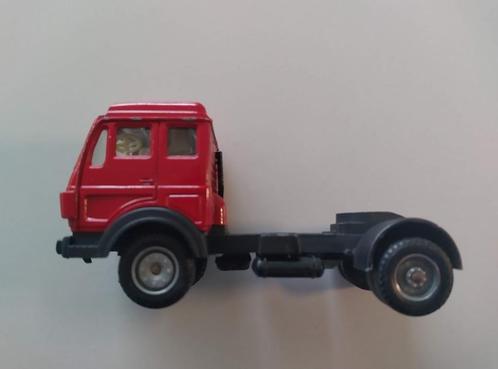 Vintage Solido - Tracteur routier Mercedes-Benz. Joué avec, Hobby & Loisirs créatifs, Voitures miniatures | Échelles Autre, Utilisé