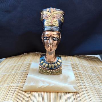 Nefertiti buste beschikbaar voor biedingen