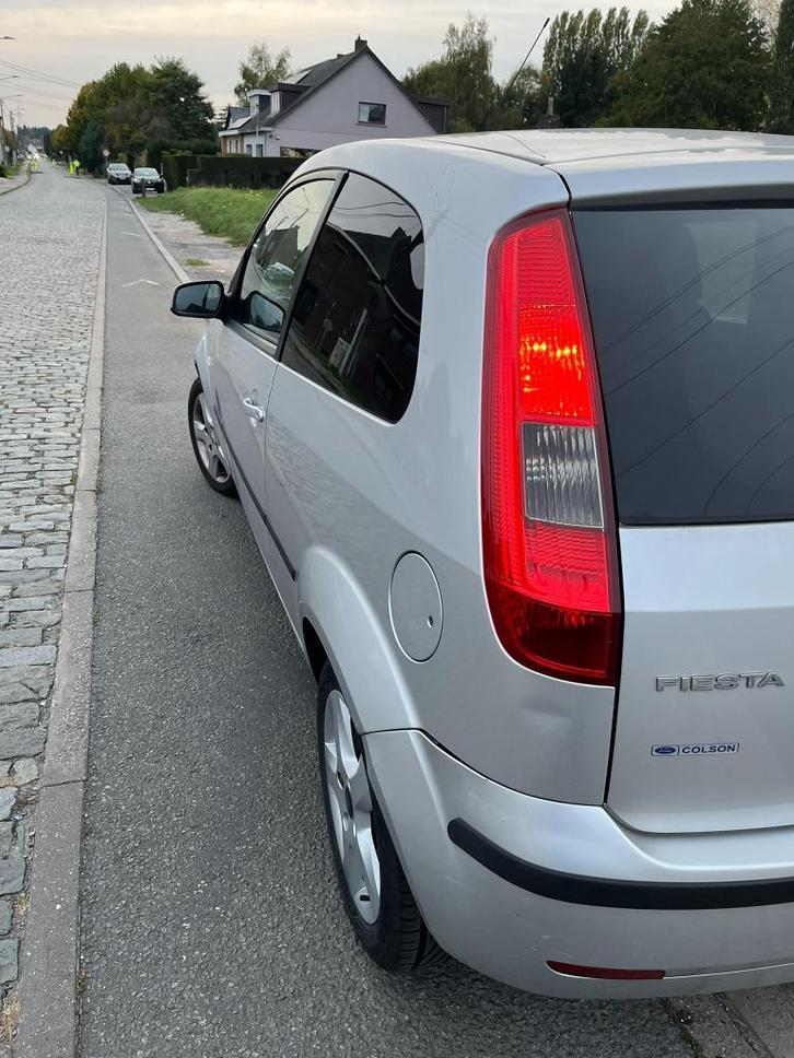 FORD FIESTA 13 I, Auto's, Ford, Particulier, Fiësta, Benzine, Euro 4, Coupé, 3 deurs, Handgeschakeld, Zilver of Grijs, Ophalen