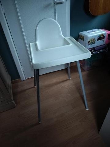 Hoge kinderstoel beschikbaar voor biedingen