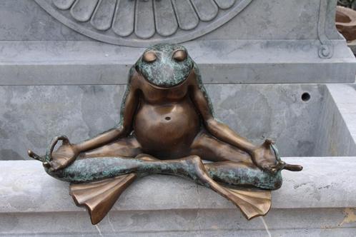 kikker in ZEN-positie in gepatineerd brons., Tuin en Terras, Tuinwanddecoratie, Nieuw, Ophalen