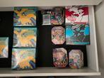 Charizard X en Y tins en ETBs! Mooie prijzen, Hobby & Loisirs créatifs, Enlèvement, Comme neuf, Booster