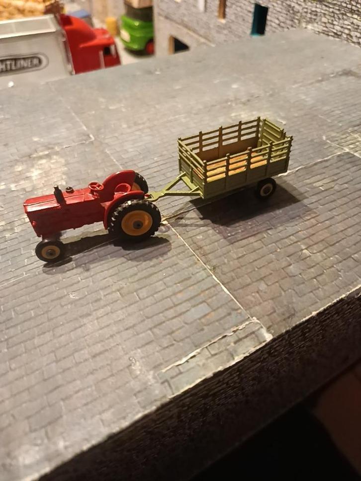 Volvo BM tractor + veeaanhanger Husky 1967, Hobby en Vrije tijd, Modelauto's | 1:32, Zo goed als nieuw, Tractor of Landbouw, Overige merken
