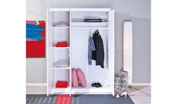 L'armoire pour la chambre à coucher en blanc ou nature beschikbaar voor biedingen