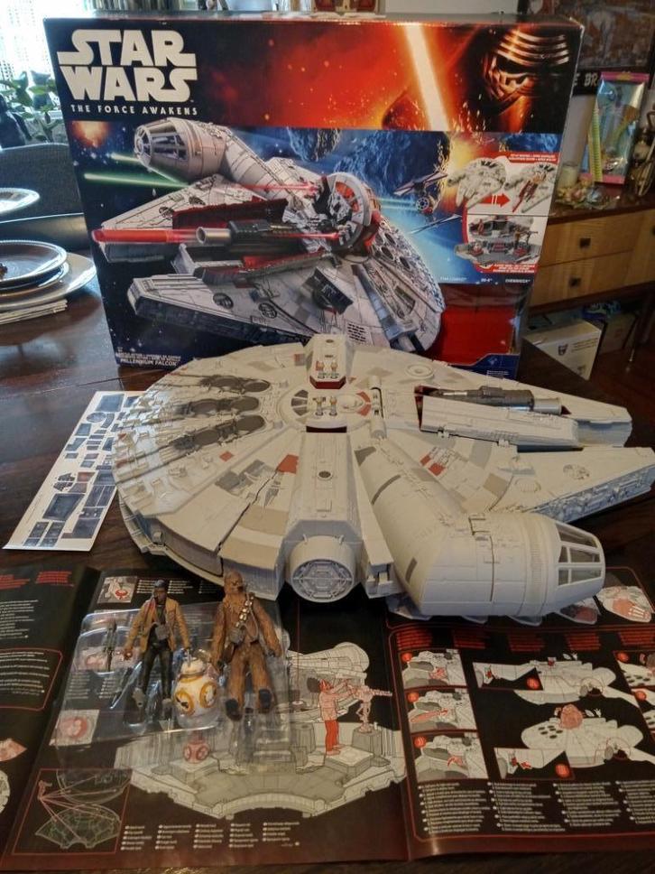 HASBRO Millennium Falcon STAR WARS The Force Awakens, Antiek en Kunst, Curiosa en Brocante, Ophalen of Verzenden