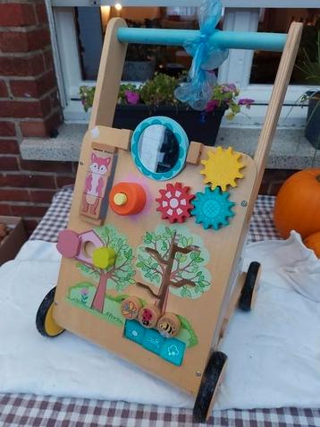 Houten loopwagentje  beschikbaar voor biedingen