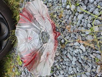 Bord met fruitschaal  beschikbaar voor biedingen