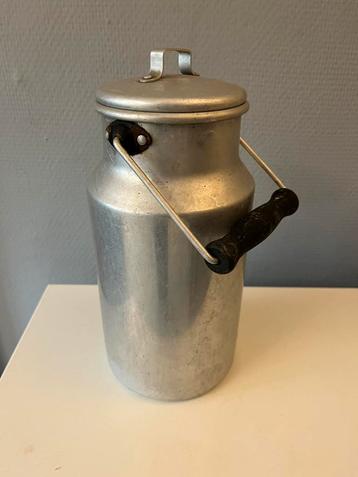 Petite cruche à lait beschikbaar voor biedingen