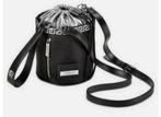 Versace Parfums Ronde Tas - Zwart & Zilver NIEUW parfum bag, Handtassen en Accessoires, Ophalen of Verzenden, Nieuw, Zwart
