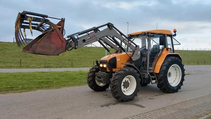 nette Renault Ceres 345X met voorlader Ceres 345x (bj 2001), Zakelijke goederen, Landbouw | Tractoren, 5000 tot 7500, Overige merken