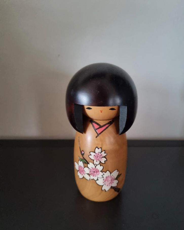 Sakura (fleurs de cerisier) Kokeshi d'Usaburo, Antiquités & Art, Art | Sculptures & Bois, Envoi