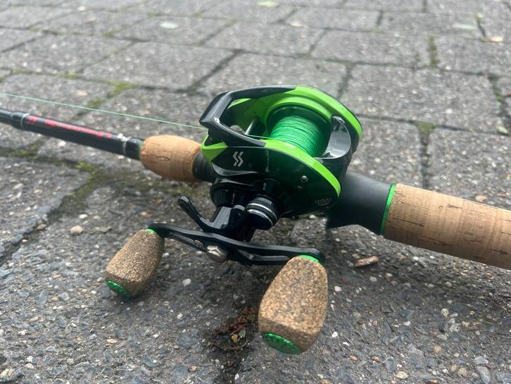 sougaliyang baitcaster + hengel, Watersport en Boten, Hengelsport | Roofvissen, Werphengel, Ophalen