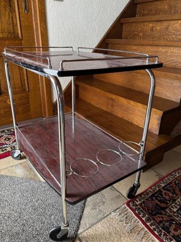 vintage serveertafeltje op wielen beschikbaar voor biedingen