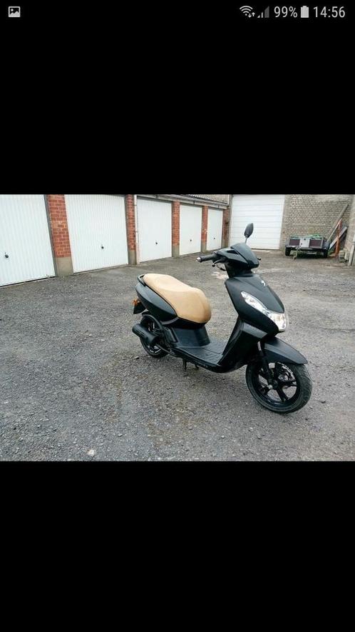 toute pièces peugeot kisbee, Fietsen en Brommers, Scooters | Peugeot, Gebruikt, Ophalen