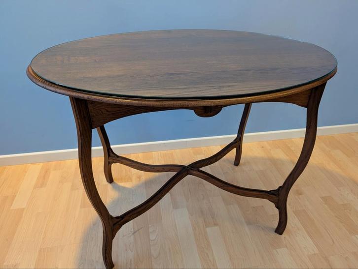 Ovale houten tafeltje met glazen blad., Huis en Inrichting, Tafels | Bijzettafels, Gebruikt, Ovaal, Hout, Ophalen