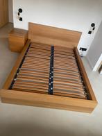 Lit 140cm avec sommiers + table de nuit – Très bon état, Brun, Enlèvement, Bois, Deux personnes