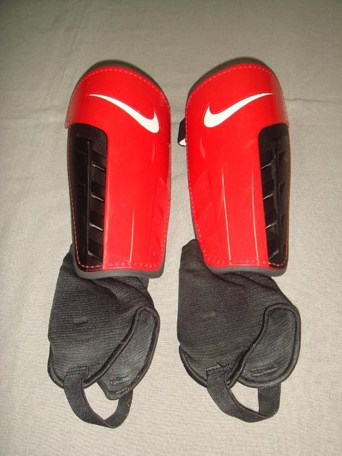 jambières / protège tibia NIKE adultes L / XL, Sport en Fitness, Voetbal, Nieuw, Overige typen, Ophalen