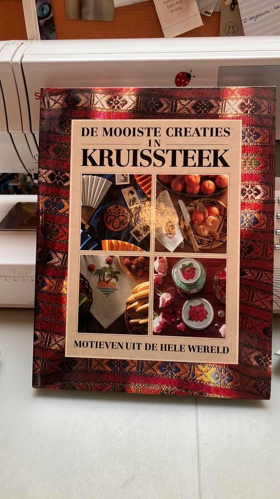De mooiste creaties in kruissteek, Hobby en Vrije tijd, Borduren en Borduurmachines, Gebruikt, Patroon, Handborduren, Ophalen of Verzenden