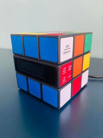 Kleurrijke Rubik’s wekker beschikbaar voor biedingen