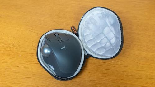 Logitech MX Ergo + opbergcase Unkel, ergonomische muis NIEUW, Computers en Software, Muizen, Nieuw, Muis, Draadloos, Ergonomisch