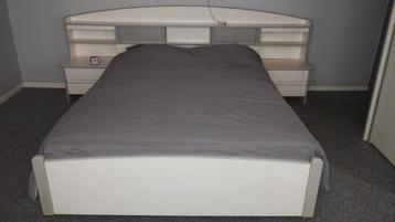 Bed 140x200 en kleerkast wit, Enlèvement, Utilisé, Blanc