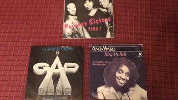 3 singles en vinyle disco  disponible aux enchères