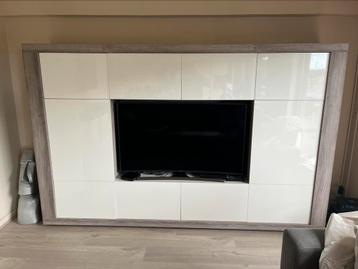 Tv meubel beschikbaar voor biedingen