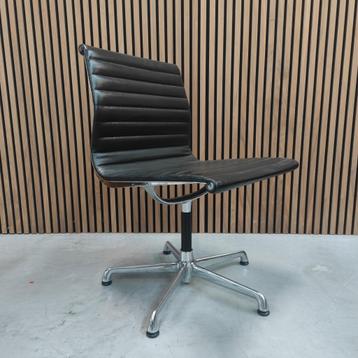 Vitra Eames EA 105 bureaustoel beschikbaar voor biedingen