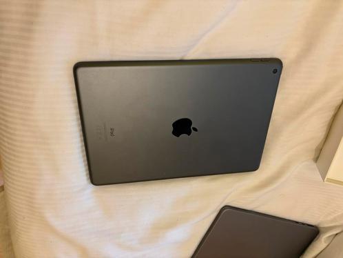 Apple iPad 8e generatie, Computers en Software, Apple iPads, Zo goed als nieuw, Overige modellen, Wi-Fi, 10 inch, Grijs, Ophalen of Verzenden