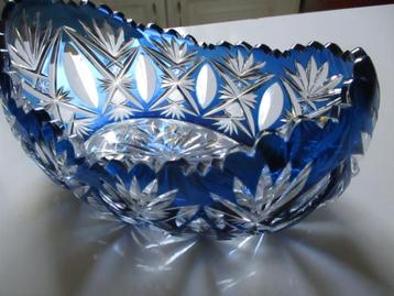 Cristal Val-Saint-Lambert schaal van walnoot. €180 beschikbaar voor biedingen