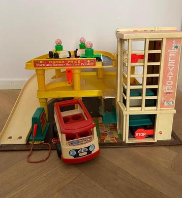 Fischer Price garage beschikbaar voor biedingen