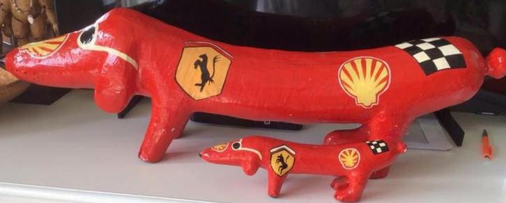 2 collectors items van Ferrari honden in papier mache, Antiek en Kunst, Curiosa en Brocante, Ophalen of Verzenden