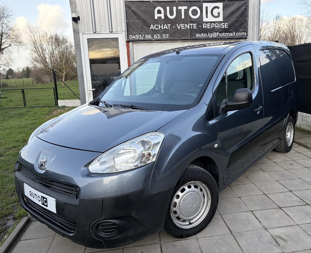 Peugeot Partner Utilitaire 1.6 HDi*Gps*Caméra*Attelage, Auto's, Peugeot, Bedrijf, Te koop, Partner, ABS, Achteruitrijcamera, Airbags
