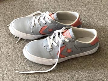 nieuwe schoenen (maat 35) voor 15 euro beschikbaar voor biedingen