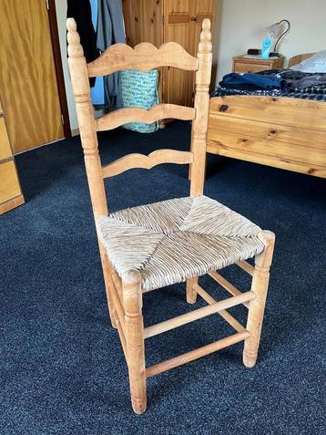 Nouvelle chaise en bois élégante - assise en osier