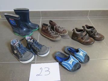 schoenen laarzen en slippers maat 23 aan 2 euro/paar