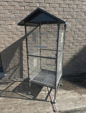 Grande Cage oiseau beschikbaar voor biedingen