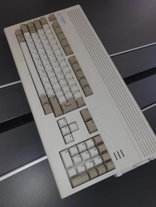 Commodore Amiga A1200 Rev 1D4, retro heldere behuizing, Computers en Software, Vintage Computers, Ophalen of Verzenden