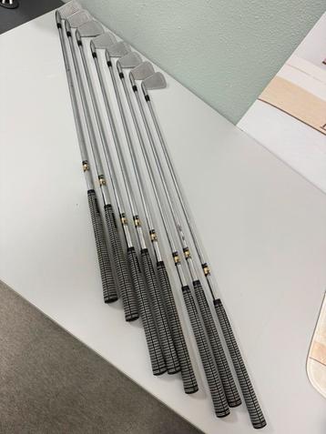 MacGregor VIP Tourney V-Foil Golf set 3-9 P irons club clubs beschikbaar voor biedingen