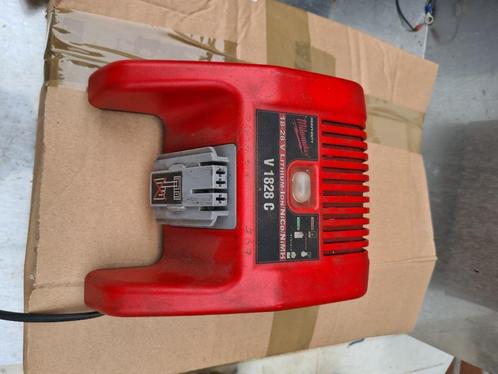 Chargeur Li-Ion Milwaukee 18V-28V V1828C, Bricolage & Construction, Bricolage & Rénovation Autre, Utilisé, Enlèvement ou Envoi