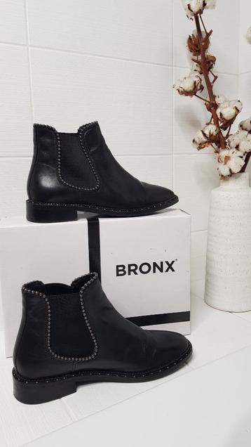 bottines en cuir noir cloutées Bronx pointure 40 