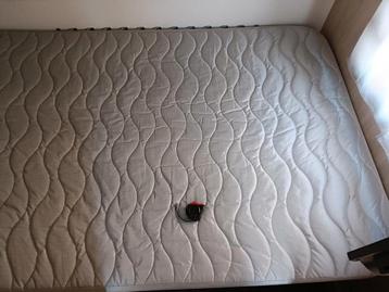 Matras en topper beschikbaar voor biedingen