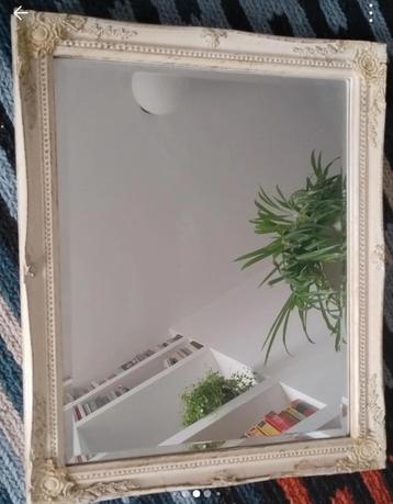 miroir vintage avec cadre en bois beschikbaar voor biedingen