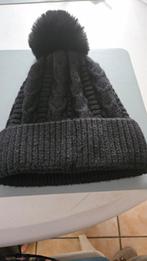 Bonnet noir avec pompon bien chaud, Ophalen of Verzenden, Zo goed als nieuw, Muts
